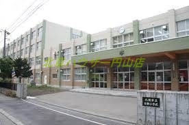 小学校　札幌市立日新小学校（小学校）まで744m
