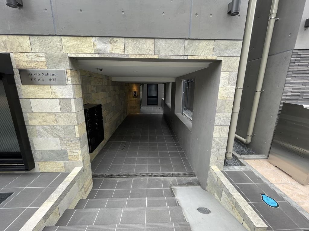 都営大江戸線 中野坂上駅 徒歩9分 4階建 築5年の外観写真