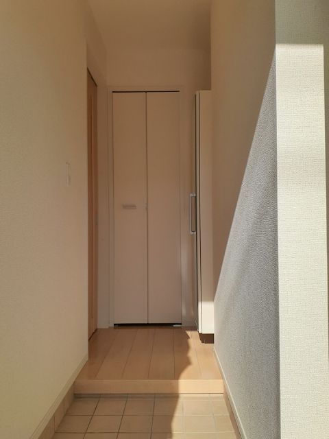 ピレネー IIの玄関写真