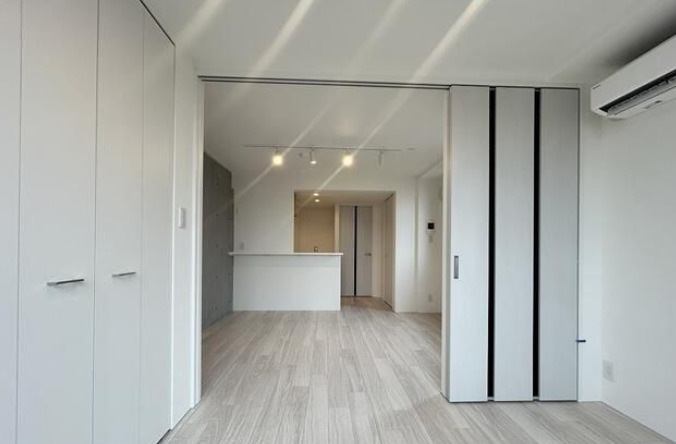 居室・リビング　※別部屋の参考写真です。