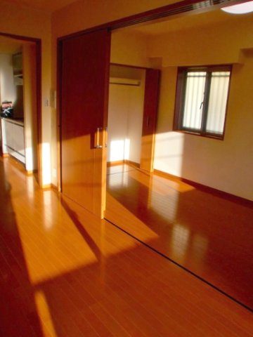 日神デュオステージ横浜の居間写真