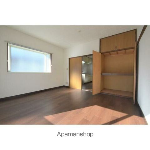 ニューメゾンIIの居間写真