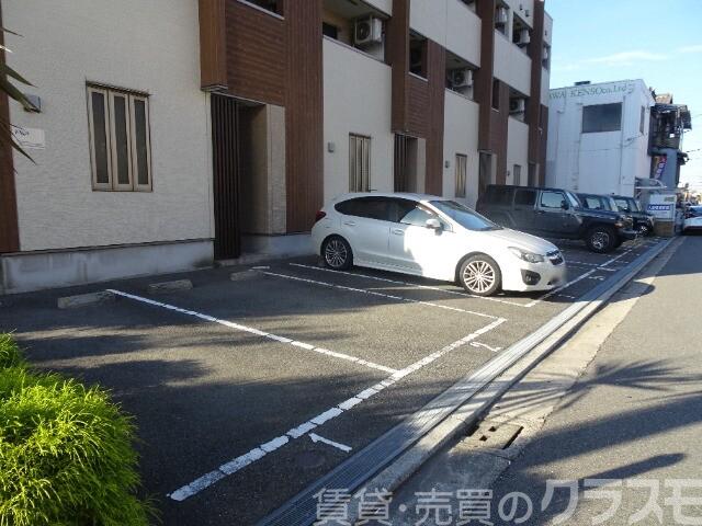 駐車場　敷地内駐車場