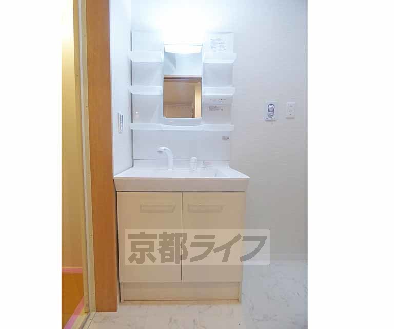シャロームIIIの内装写真