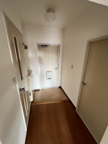 ＪＲ総武線 稲毛駅 徒歩1分 13階建 築41年の玄関写真