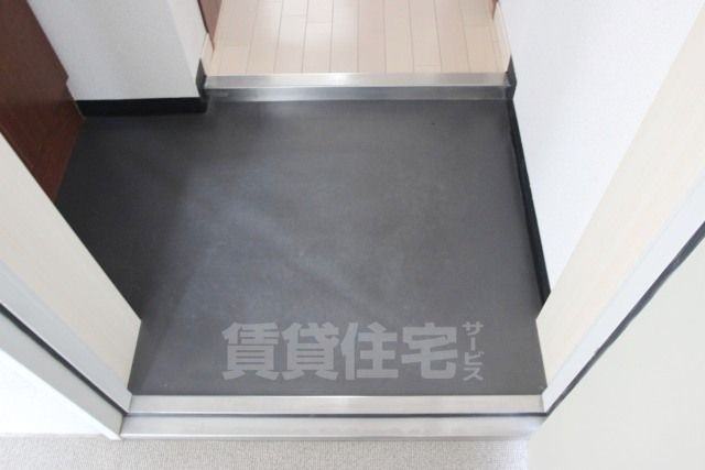 地下鉄御堂筋線 中津駅 徒歩12分 9階建 築20年の玄関写真
