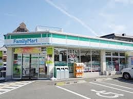 その他　ファミリーマート梅ヶ枝町店  110m