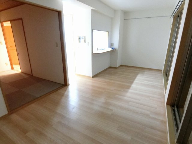 居室・リビング　別号室参考写真
