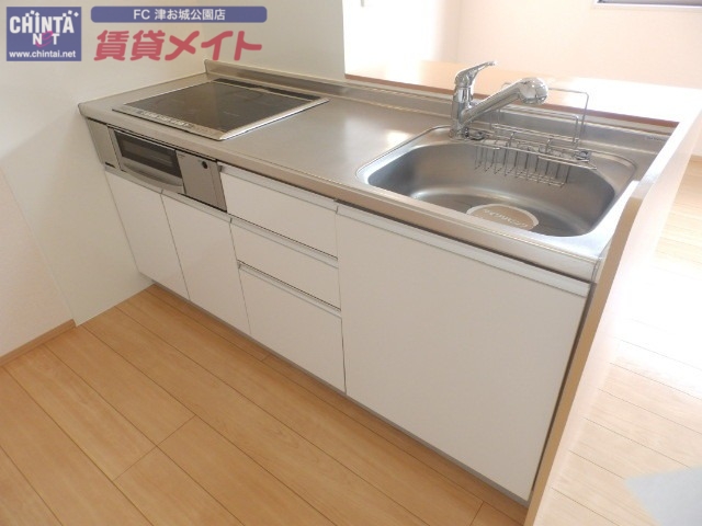 キッチン　同型反転画像参考