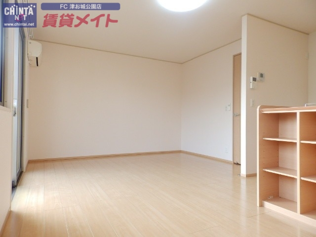 居室・リビング　同型反転画像参考