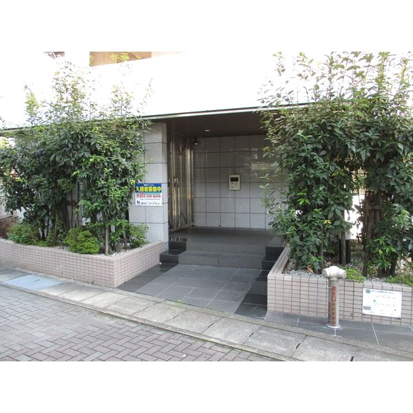 地下鉄東山線 上社駅 徒歩5分 8階建 築23年の外観写真