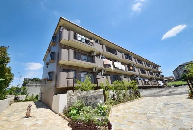 建物外観　ホテルのようなたたずまいです