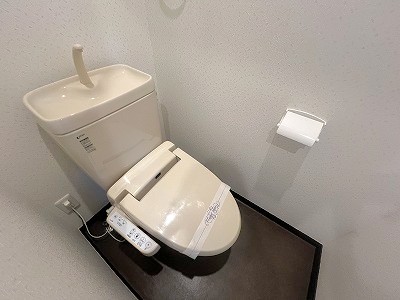 トイレ　温水洗浄便座付き