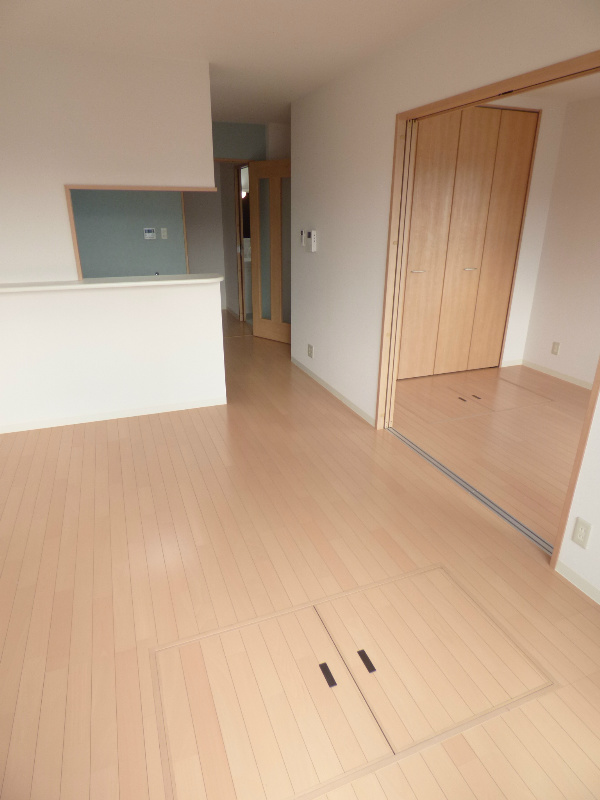 居室・リビング　※同物件別号室参考写真