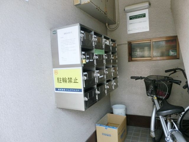 駐車場　共有ポストです