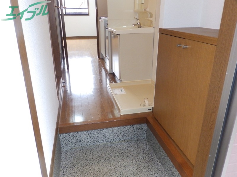玄関　同物件別室反転タイプ画像