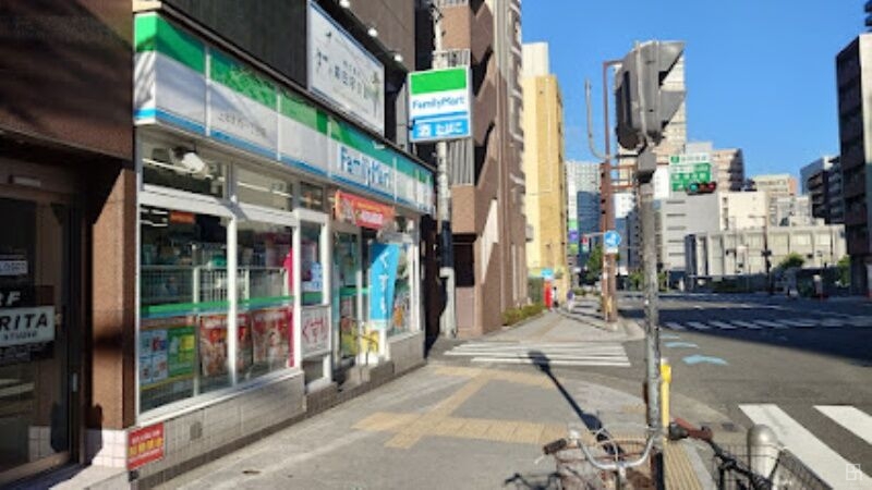 コンビニ　ファミリーマート上本町西一丁目店（コンビニ）まで122m