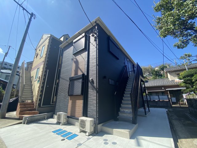 建物外観　京急本線「横須賀中央」駅徒歩９分の好立地です。駅前にはショッ