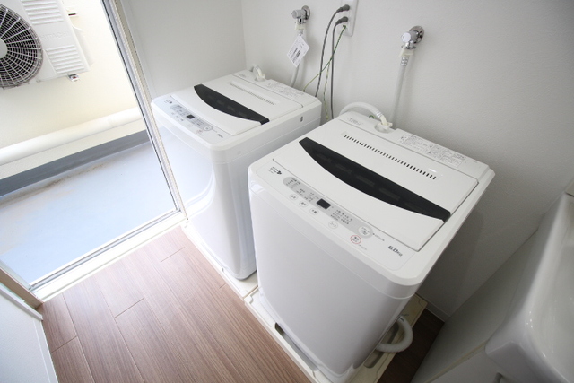 その他　共用洗濯機２台。