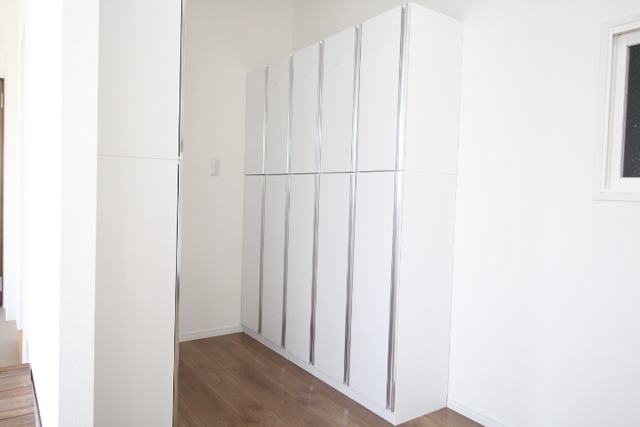 玄関　一部屋に一つシューズボックス付き。