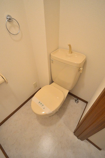 トイレ　同型参考写真の為、現況優先です。