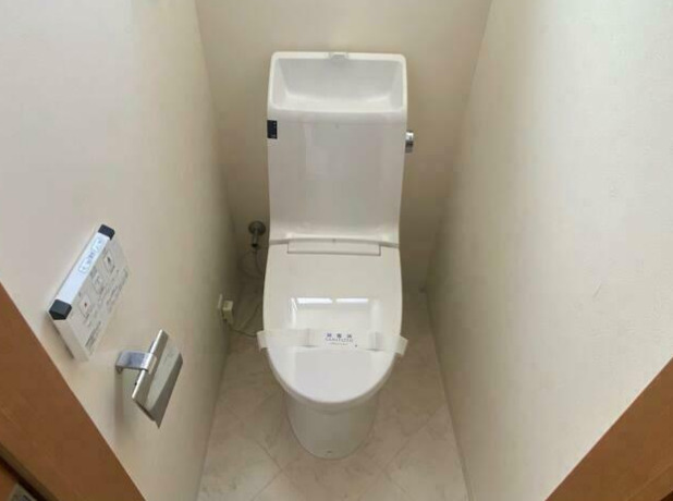 トイレ　温水洗浄便座です。