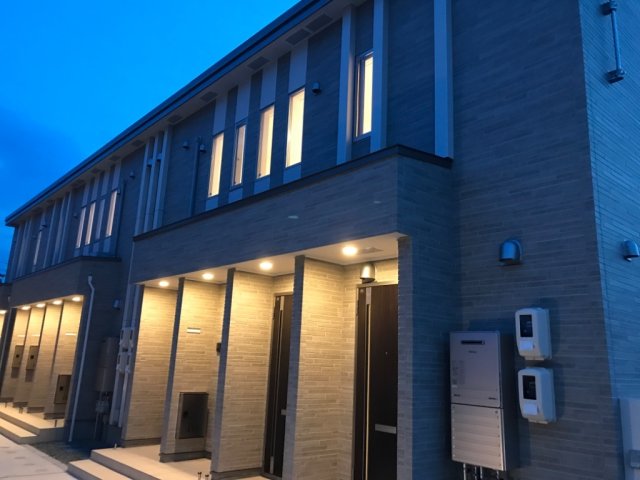 エントランス　外観写真（夜）