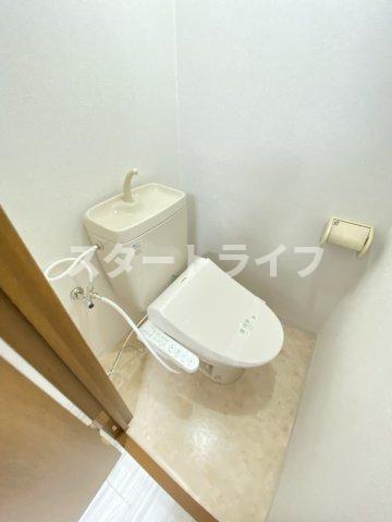地下鉄御堂筋線 西中島南方駅 徒歩7分 9階建 築31年のトイレ写真