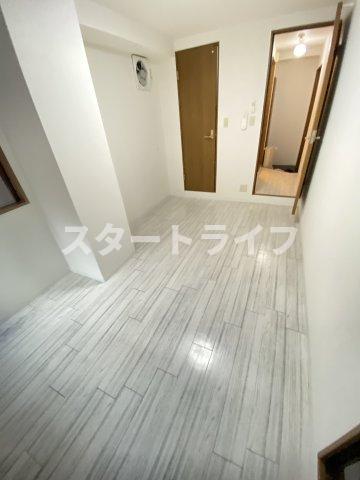 地下鉄御堂筋線 西中島南方駅 徒歩7分 9階建 築31年の内装写真