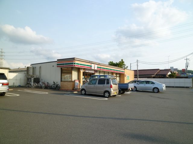 コンビニ　セブンイレブン（コンビニ）まで400m