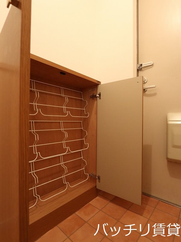 玄関　画像は別号室の為、現況優先