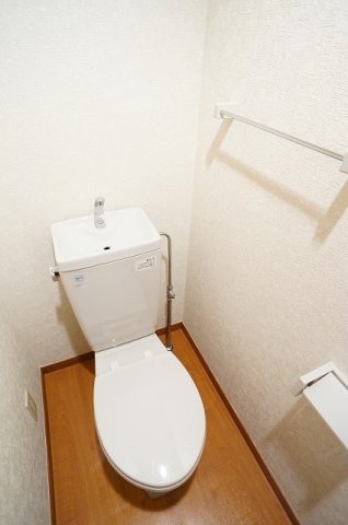 トイレ　落ち着いた色調のトイレです♪