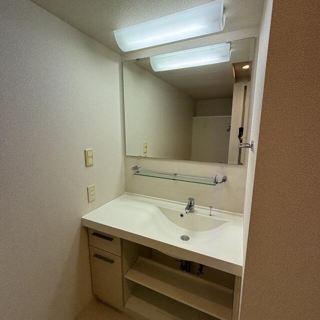 洗面設備　※写真は同タイプ住戸です。