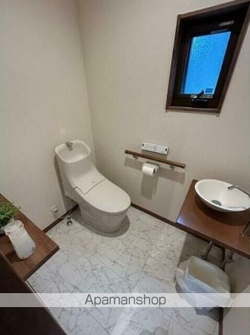 原宿南2丁目戸建てのトイレ写真