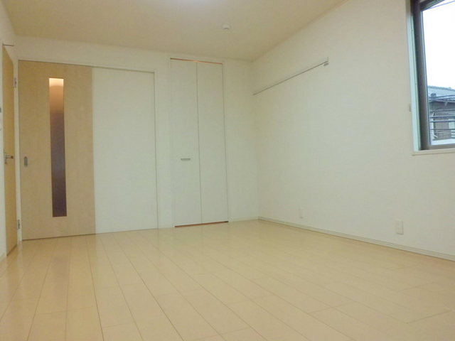 その他部屋・スペース　南向き東南角部屋２面採光　広々した洋室８．７帖