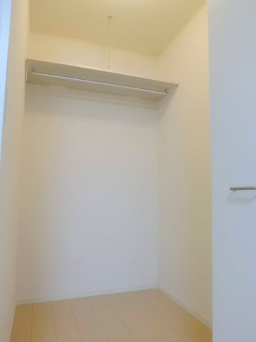 収納　ゆとりあるウォークインクロゼット