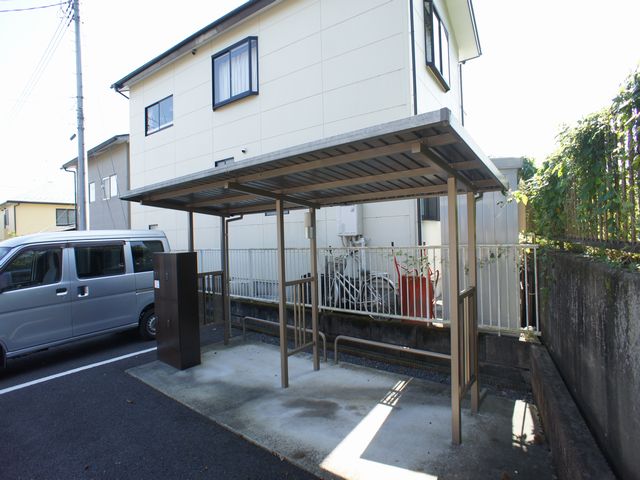 その他共有部分　屋根付きの駐輪場と宅配ボックスがあります♪