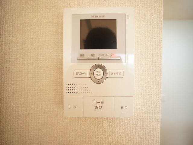 セキュリティ　訪問者の確認ができるTVドアホン付きです♪