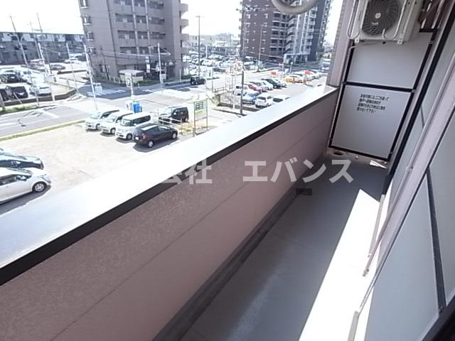 バルコニー　開放的で明るい空間を演出してくれるバルコニーです