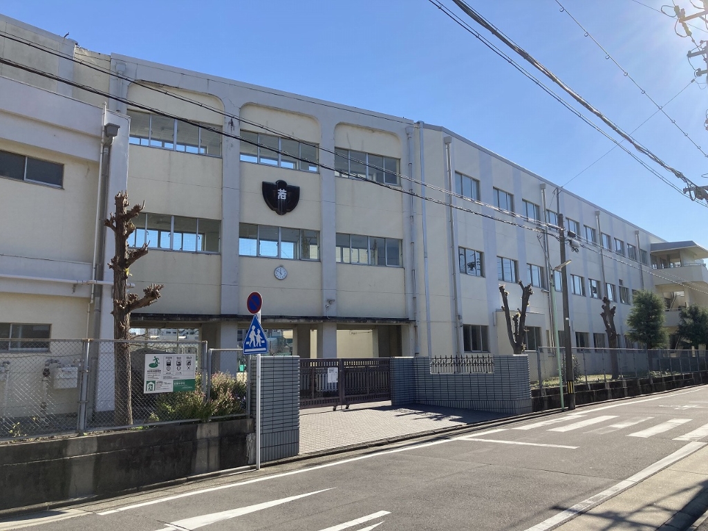 中学校　名古屋市立若葉中学校（中学校）まで978m