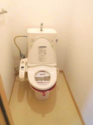 トイレ　温水洗浄便座