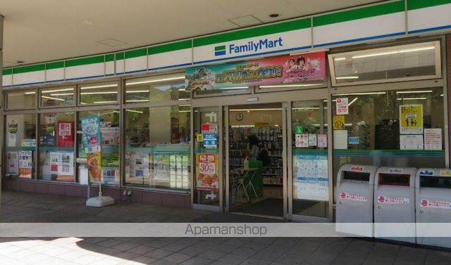 コンビニ　ファミリーマート　ウェルシティ横須賀店（コンビニ）まで384m