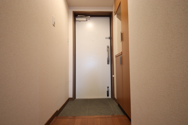 玄関　同タイプ別室の参考写真です。※現況優先