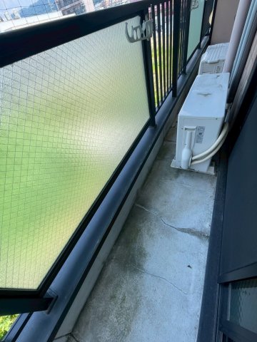 バルコニー　暖かな日差しのふりそそぐバルコニー