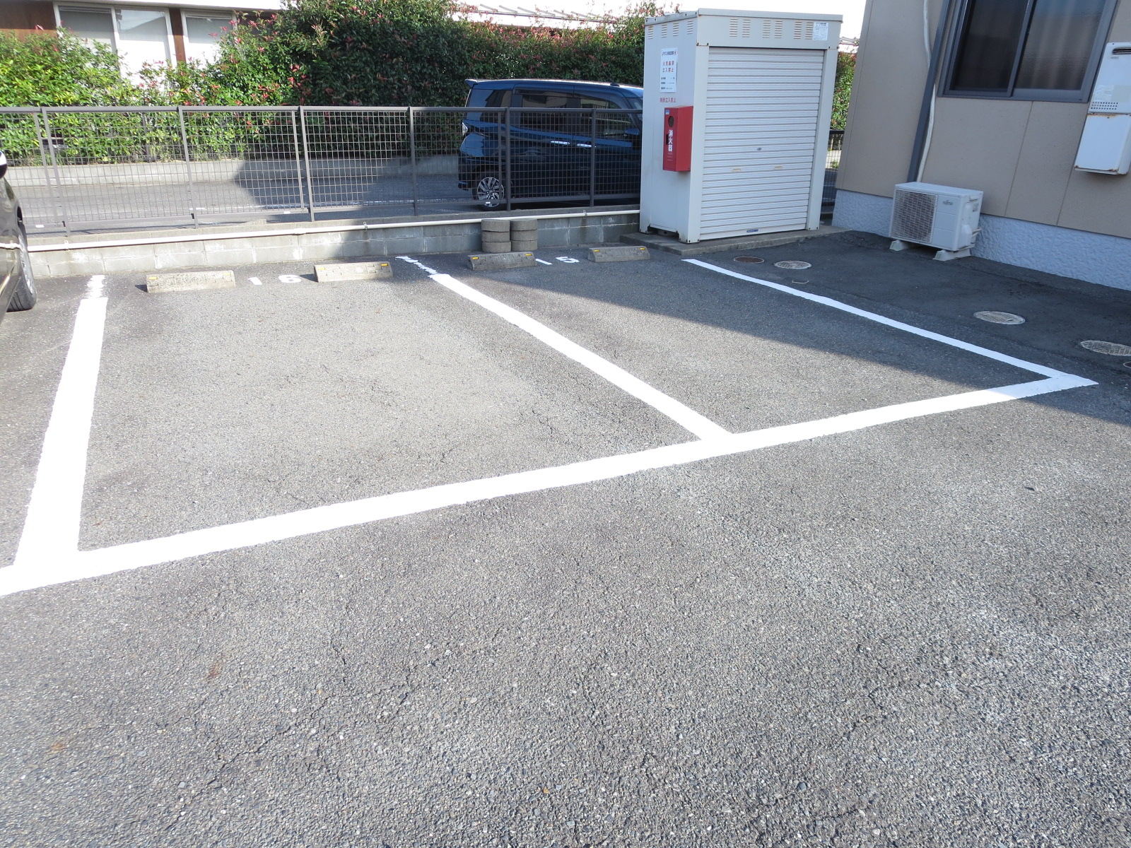 駐車場　駐車場は並列2台です