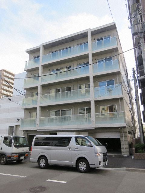 【札幌市北区北二十三条西のマンションの建物外観】