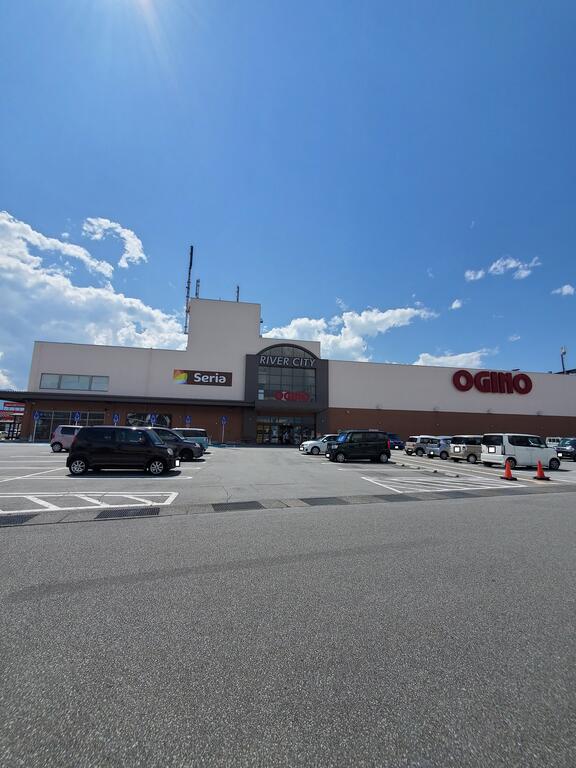 ショッピングセンター　オギノリバーシティ店（ショッピングセンター）まで682m