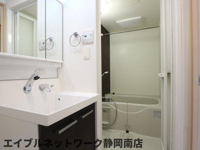 【静岡市駿河区森下町のマンションの洗面設備】