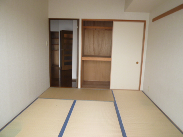その他部屋・スペース　同物件、別タイプの部屋の写真です