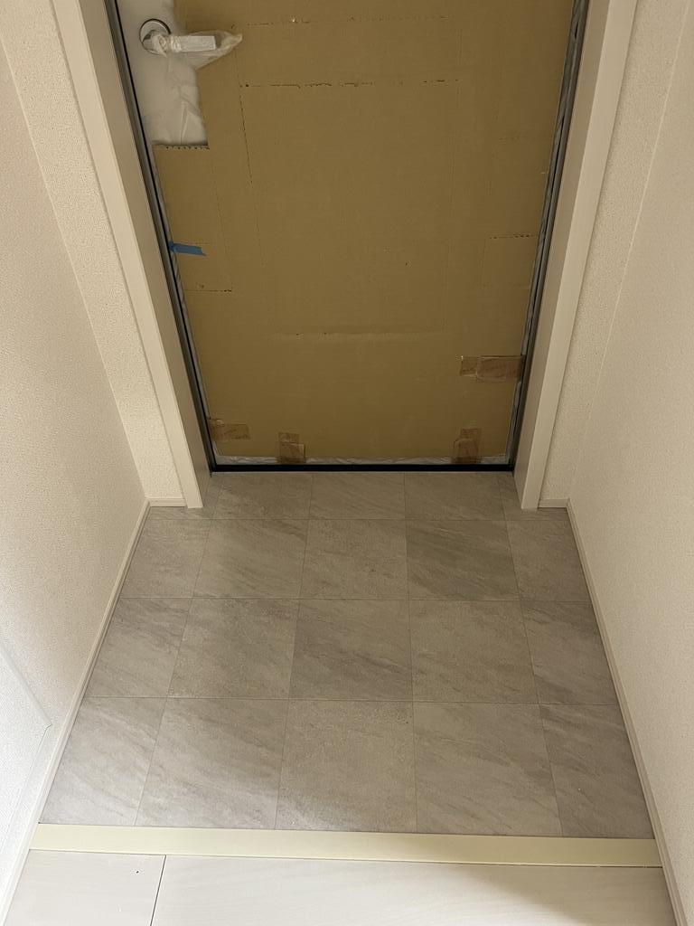 玄関　※同タイプ同モデルの写真を使用